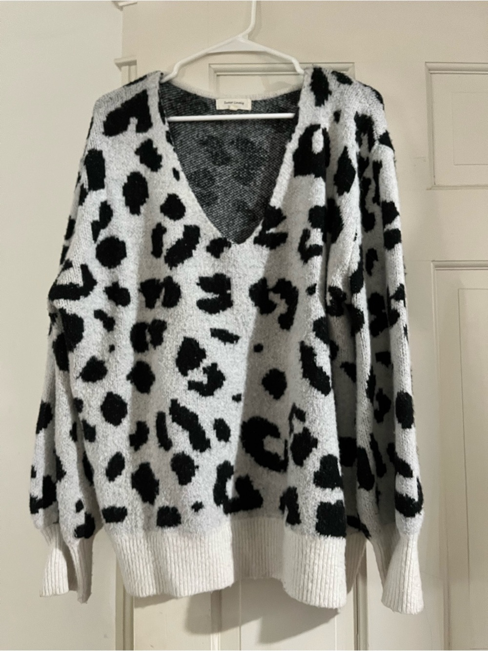 Soft Leopard-Print V-Neck Sweater in Black and White - Super Soft